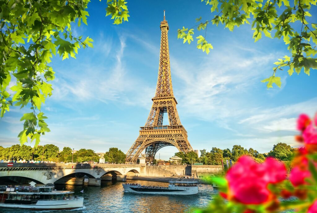 Paris- Photo by Ali Rizvi